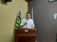 Requerimentos do vereador Prof. Mariano solicitam ao Executivo manutenção de calçamentos e coleta de lixo em alguns povoados 